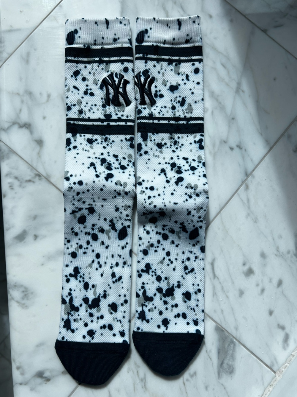 EUC MLB New York Yankees Splatter Socks